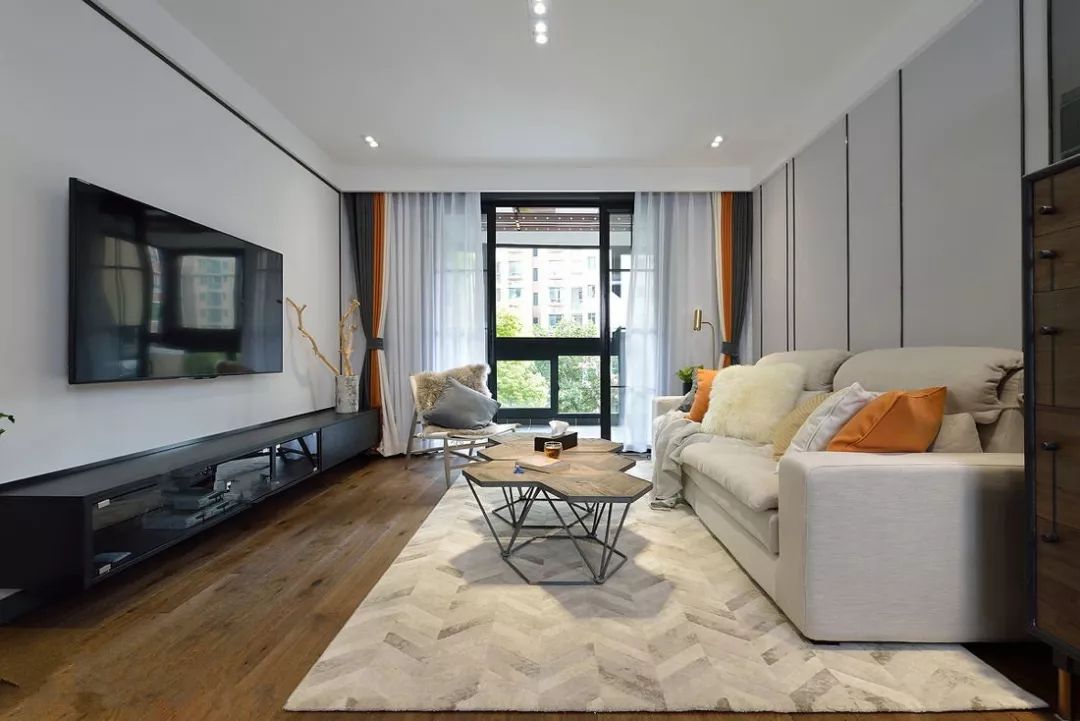 装修客厅要不要吊顶？入住才发现有多坑